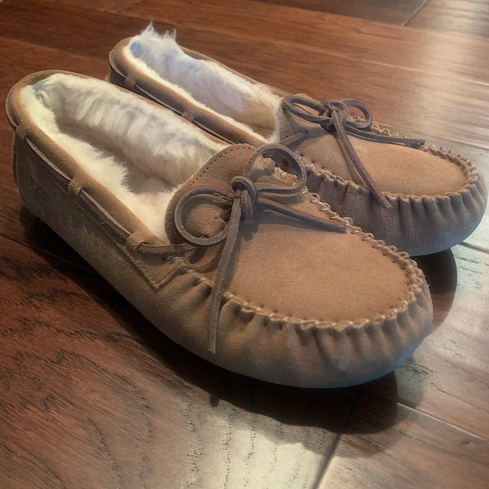 Size 6 - UGG Moccasin